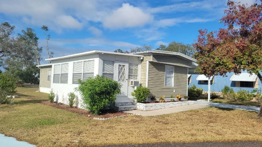 Dundee, FL Mobile Home for Sale located at 223 Green Haven Lane West Dell Lake Village